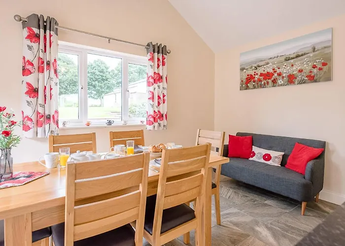 Grove Farm Bungalow With Swimming Pool, Dallinghoo