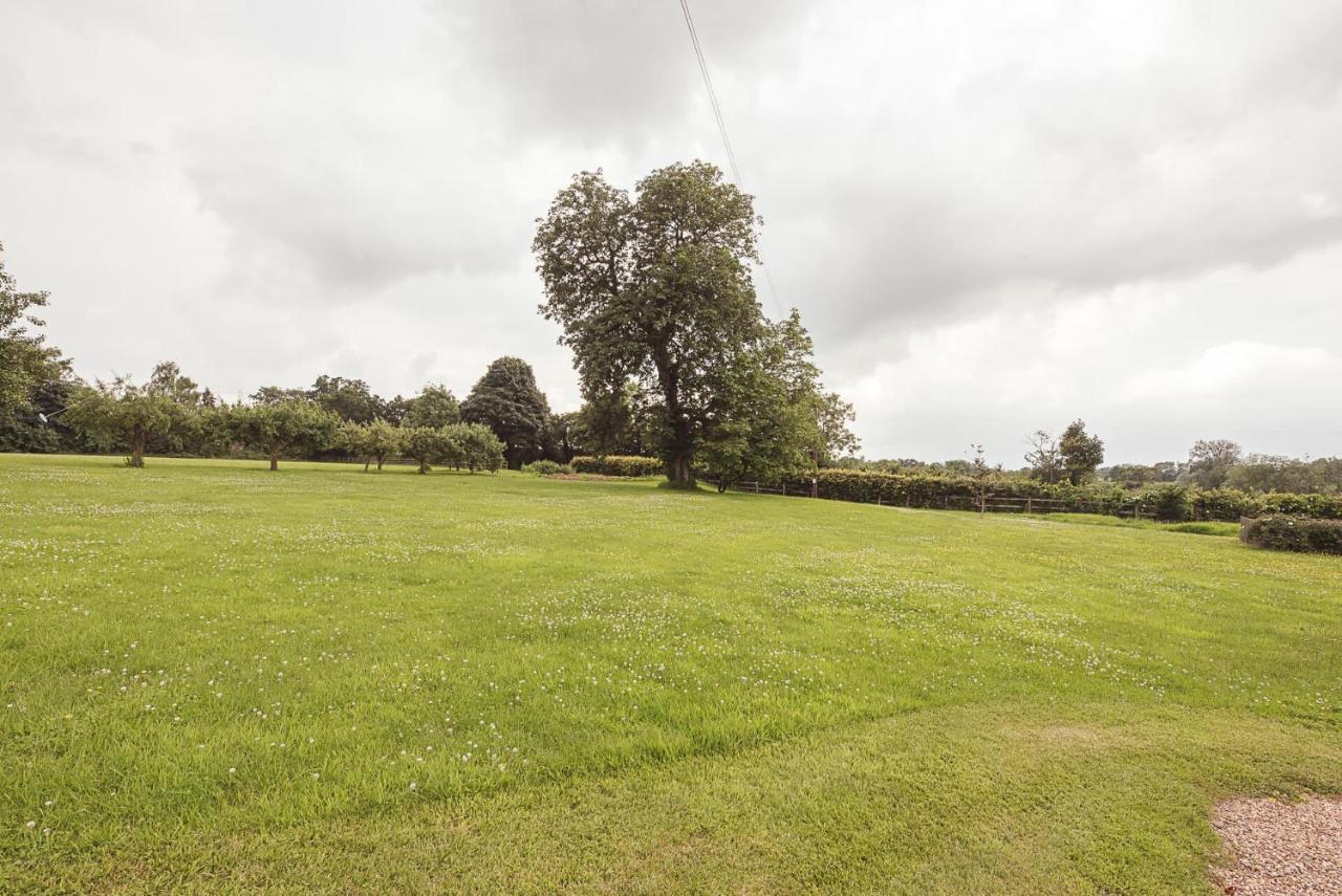 Grove Farm With Swimming Pool, Dallinghoo Vakantiehuis