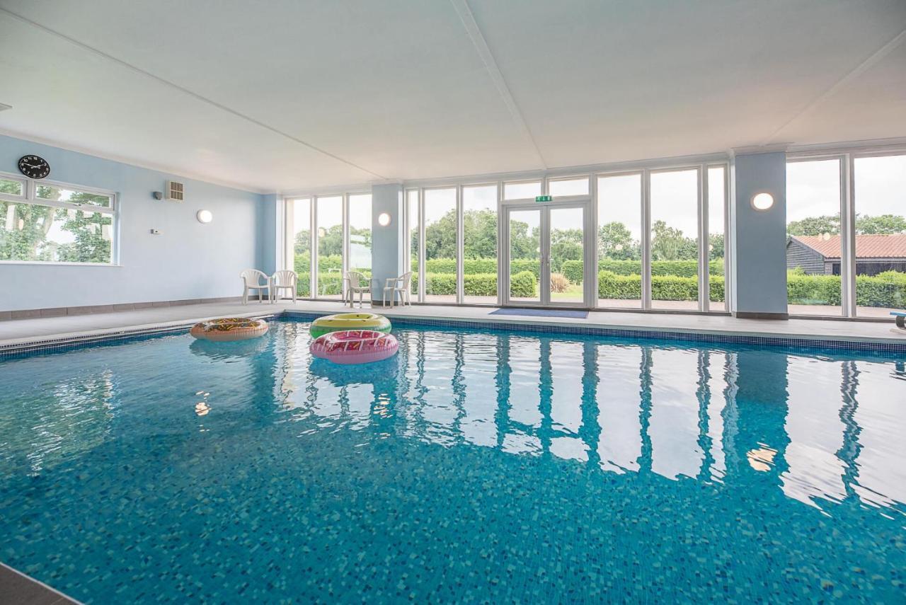 Grove Farm With Swimming Pool, Dallinghoo Vakantiehuis *